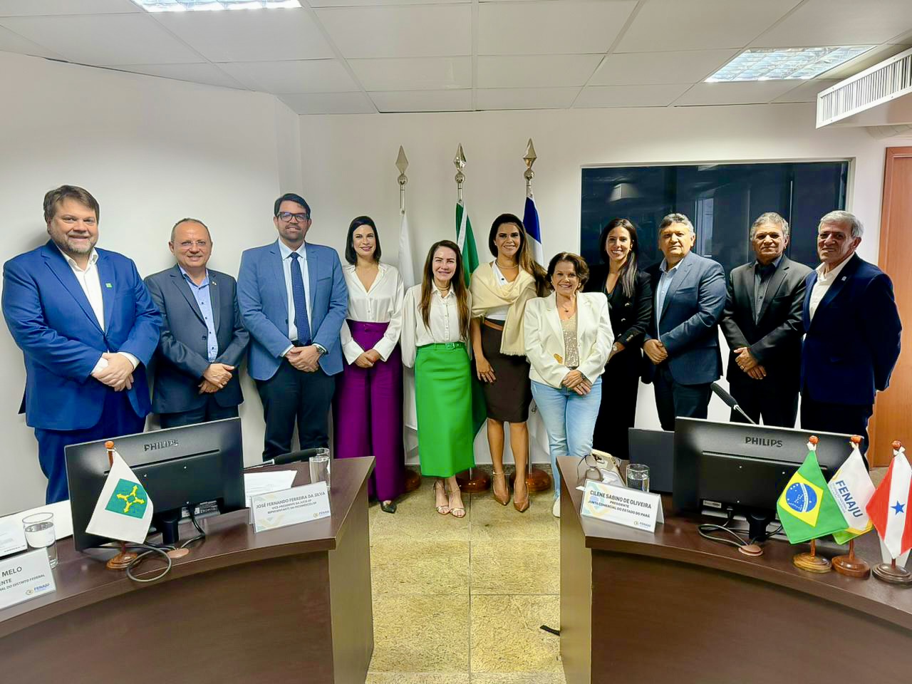 Read more about the article FENAJU realiza primeira reunião nacional de 2024 com presidentes de juntas comerciais em Brasília